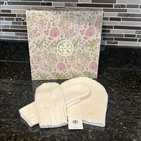 Tory Burch Cream Knit Hat and Mittens Set - Picture 7 of 14